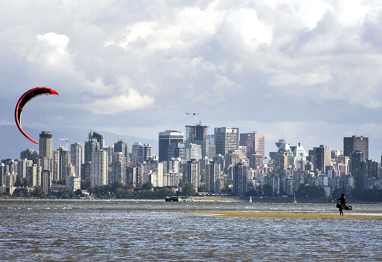 Kiteboarding in Vancouver by Alfred Hermida