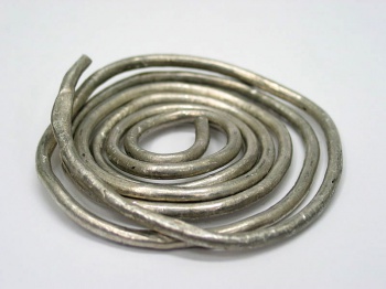 Indium wire by Wikimedia Commons