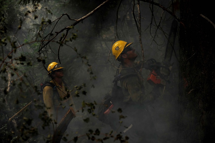 Wildfire fighters by Wikimedia Commons