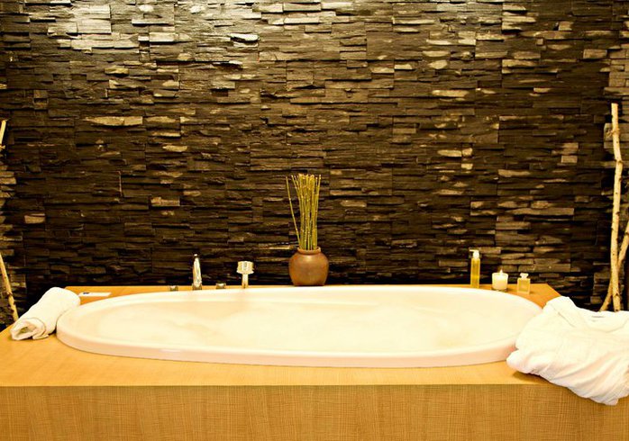 West Coast Waterfall Hydrotherapy Room at Absolute Spa