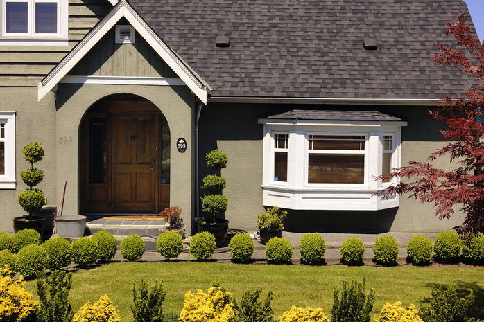 Trimmed Front Yard in South Cambie